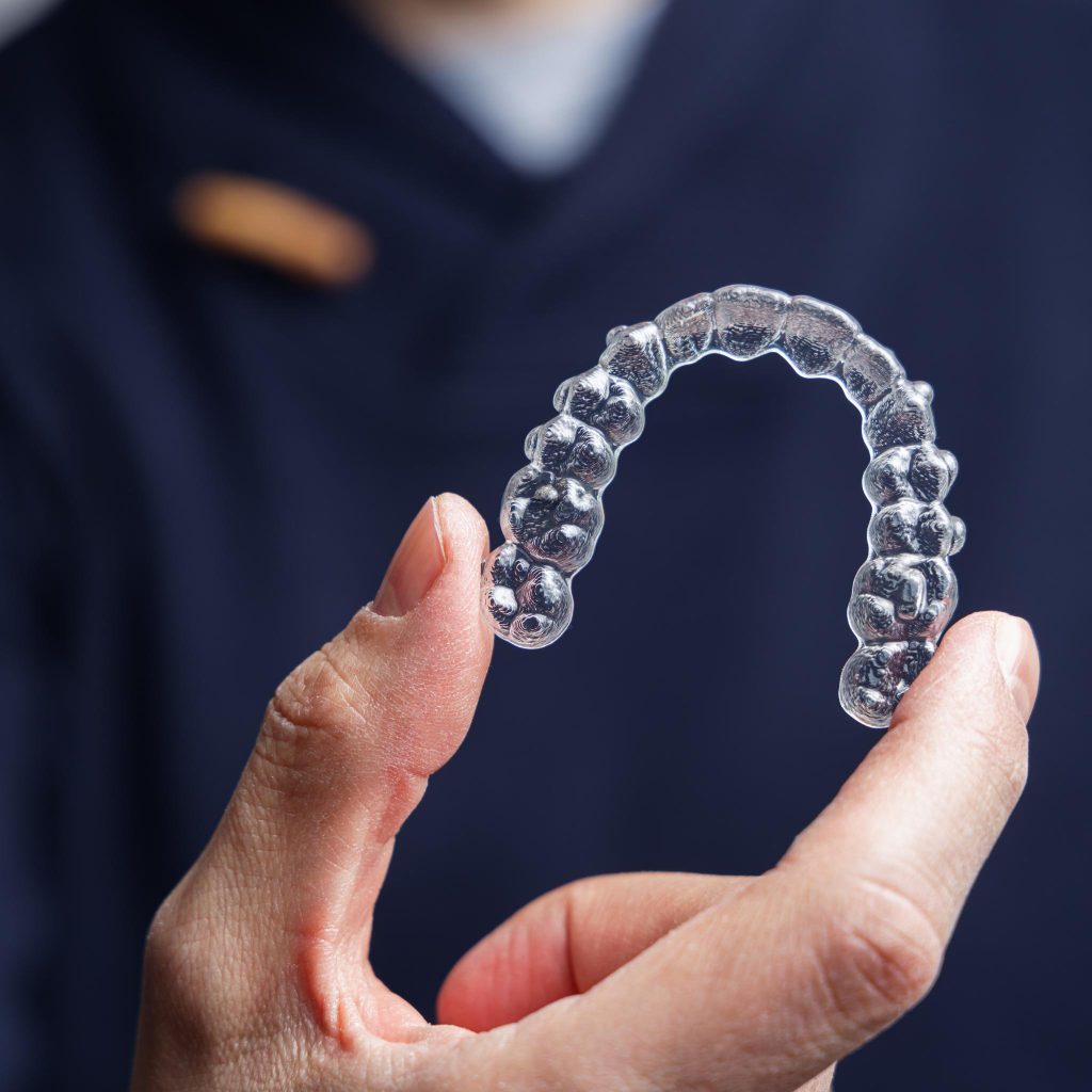 Dokter Gigi Spesialis Surabaya Ini Beda Aligner dan Retainer!